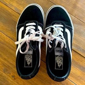 Nice Vans only worn three times and are in near perfect condition